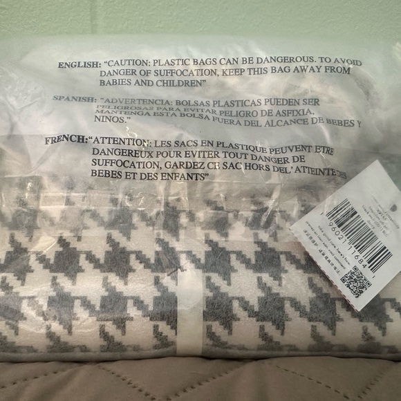 Kate Spade Darcy, Chain Wallet Crossbody Clutch. Black/white.Size: Os - Picture 4 of 5